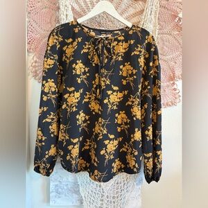 5/$30 SHEIN Black and Gold Floral Blouse